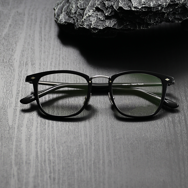 YELLOWSPLUSELBART日本