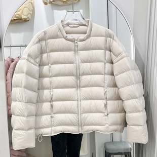 2025秋冬女士轻薄新国标90白鸭绒圆领短款羽绒服排骨柔软鸭绒外套