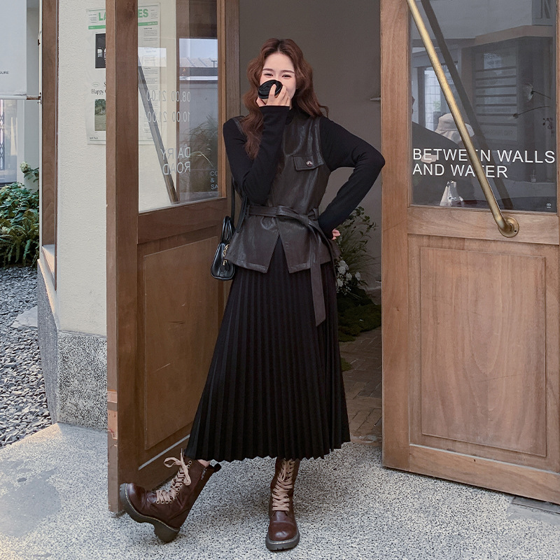 今年流行特惠实拍赫本风甜美减龄百褶连衣裙套装女2025秋新款PU皮