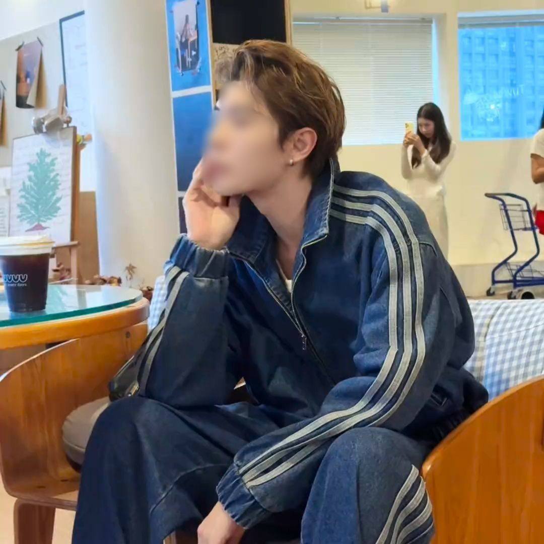 今年流行特惠冬季复古运动风牛仔套装男立领长袖三条杠夹克外套