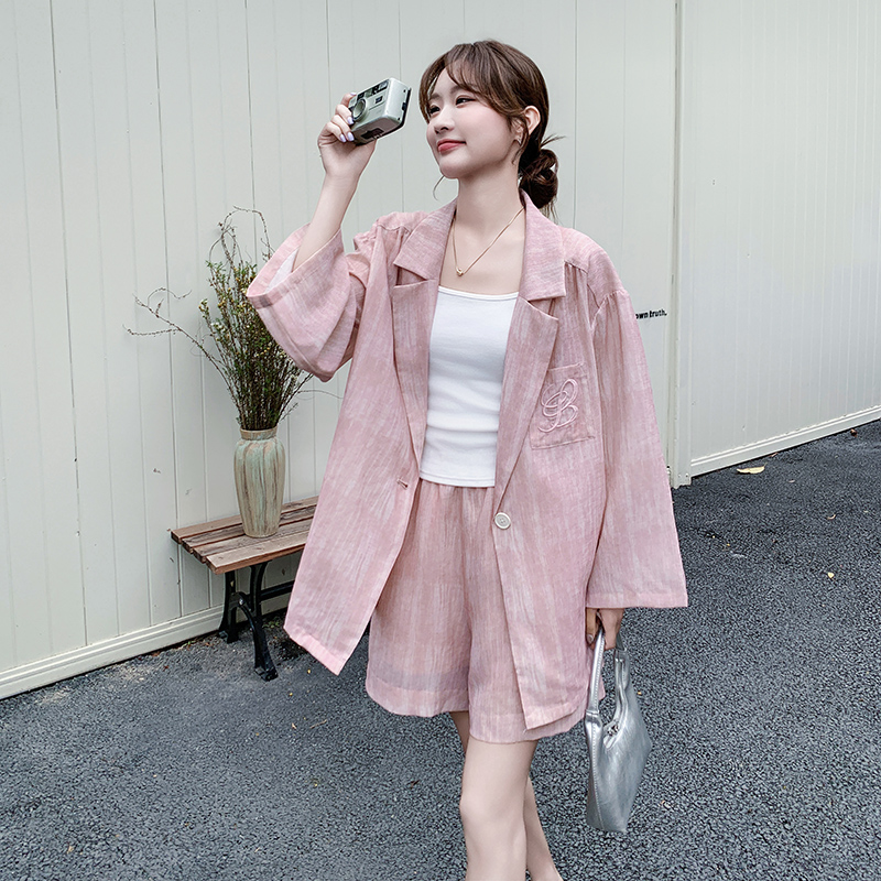 粉色韩版高级感休闲轻薄西装套装女2025夏季新款松弛感短裤两件套