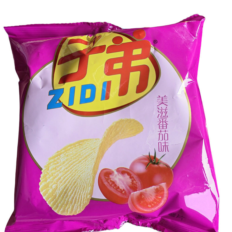 云南特产子弟土豆片麻辣薯片办公图片