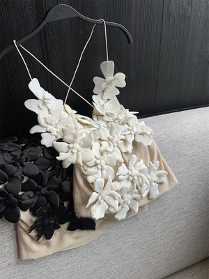 立体花瓣吊带纯欲性感显瘦上衣