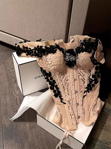 花边鱼骨胸衣不规则拖尾蛋糕裙