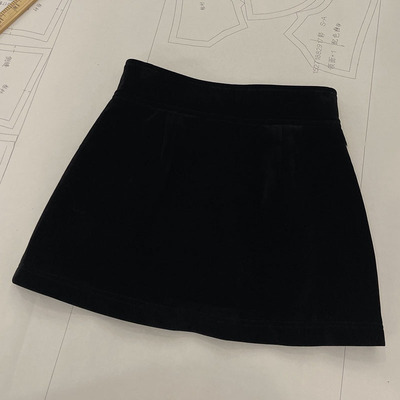 没毛病的搭配法宝高腰丝绒半裙