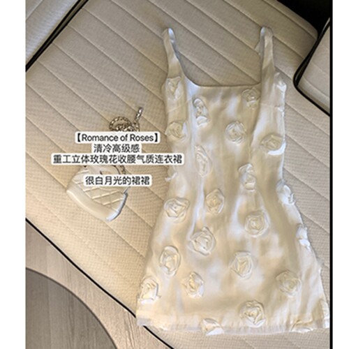 重工白色方领连衣裙女夏清冷高级