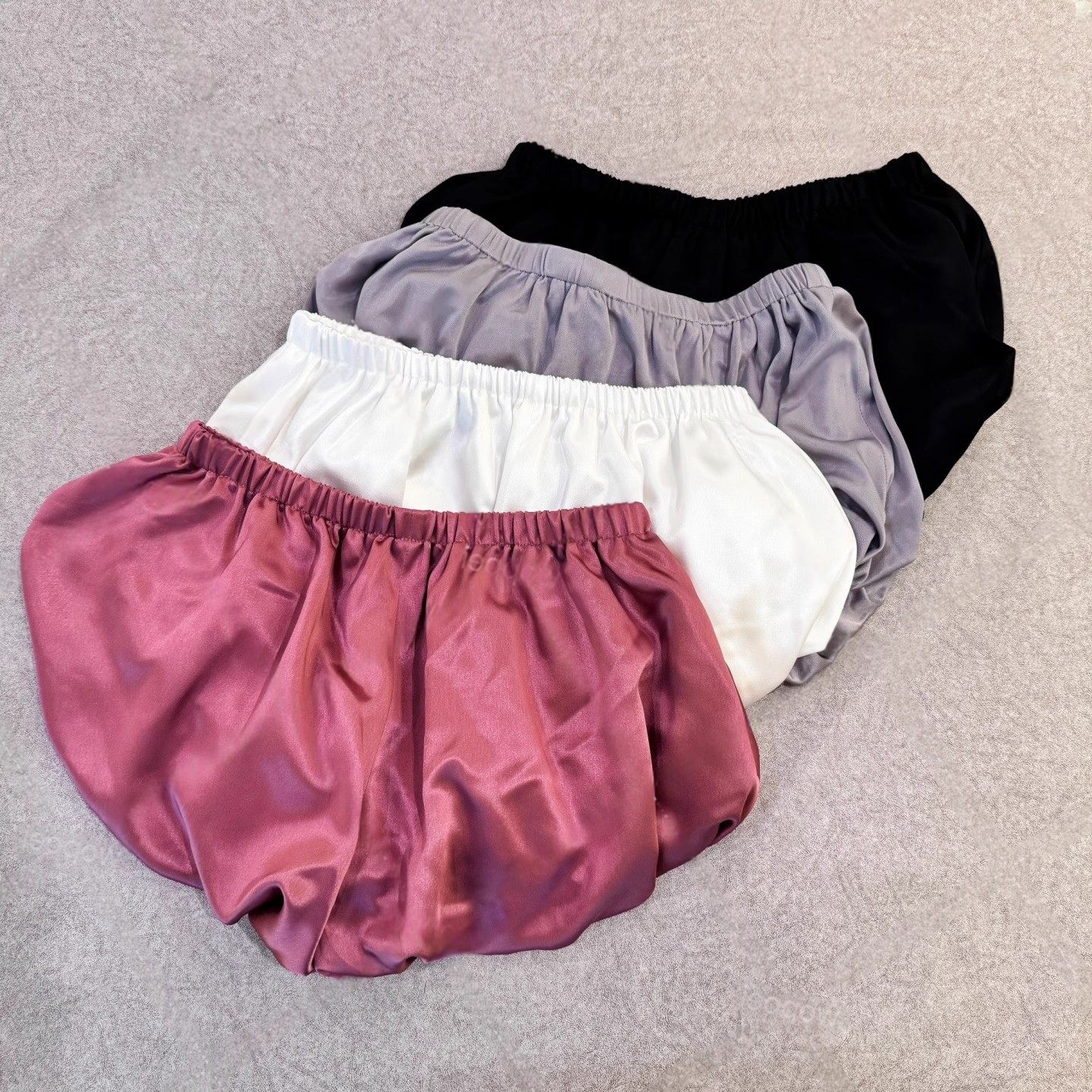 【香氛感】休闲百搭蓬松显瘦松紧腰设计感醋酸花苞短裤女