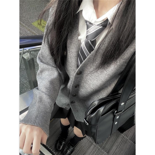 胖MM200斤特大码新款奶系灰色针织开衫外套百褶短裙学院风两件套