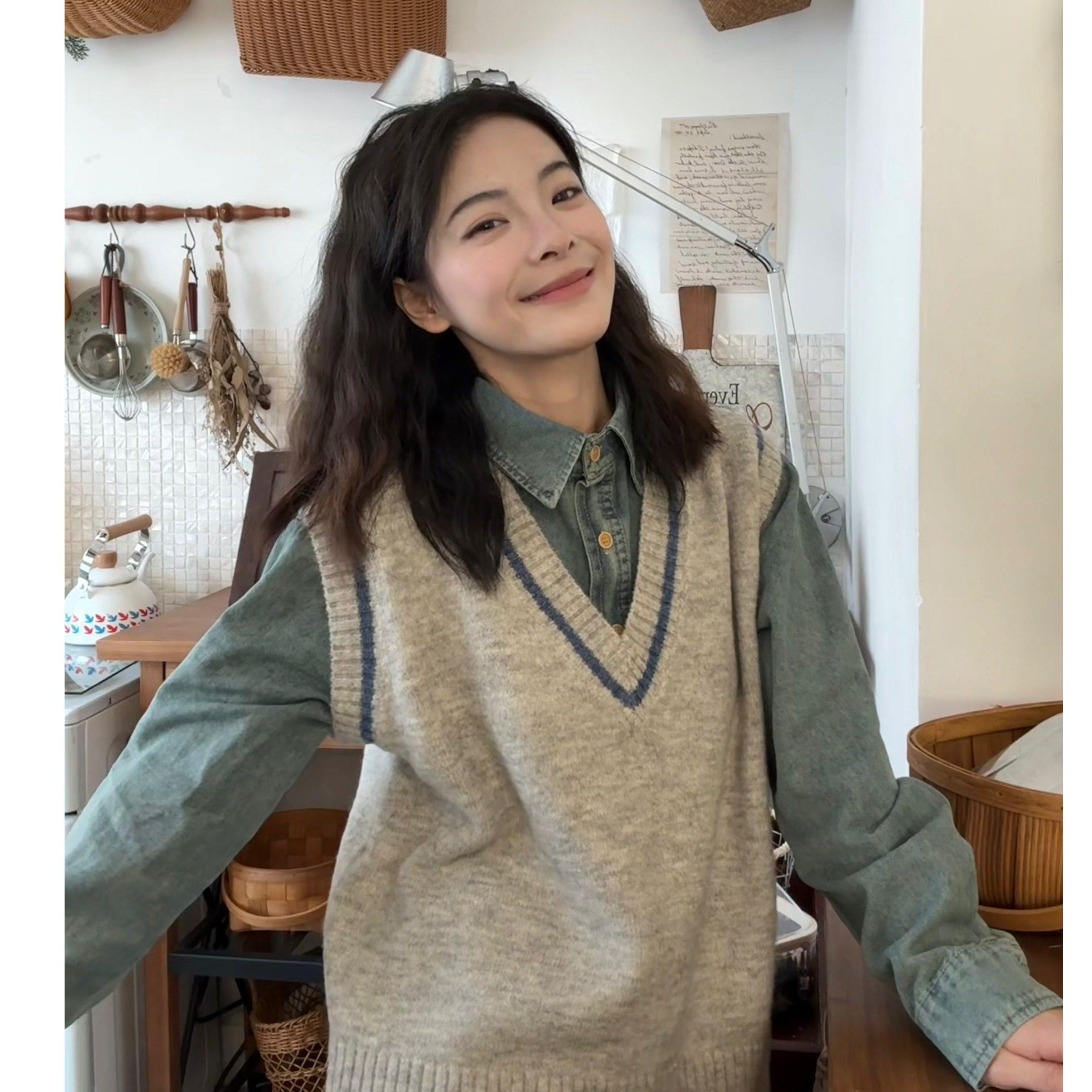 胖MM大码法式复古灰色v领针织马甲背心女秋季新款设计感撞色上衣,女装/女士精品,马夹,淘宝优惠券,粉丝福利购,淘宝优惠卷