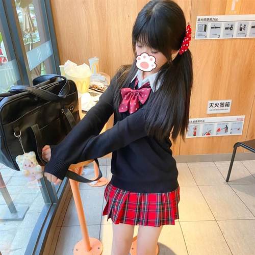 胖MM200斤特大码JK制服套装秋冬针织开衫毛衣外套百褶格裙三件套