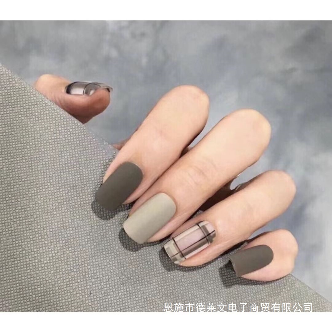 深灰格子条纹显白感手工穿戴甲可拆卸指甲贴片成品新款