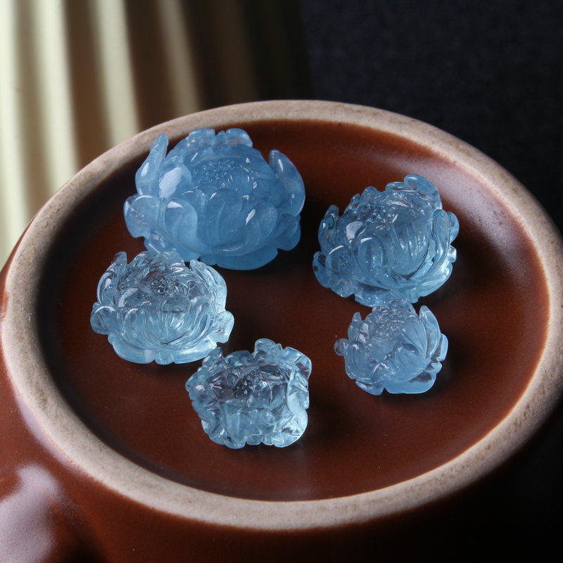 天然海蓝宝花开富贵吊坠高冰透精品雕刻蓝色小花天然水晶女锁骨链