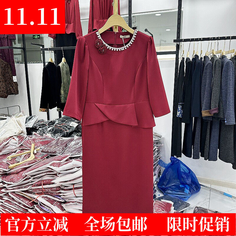 婚宴修身缎面喜妈妈连衣裙