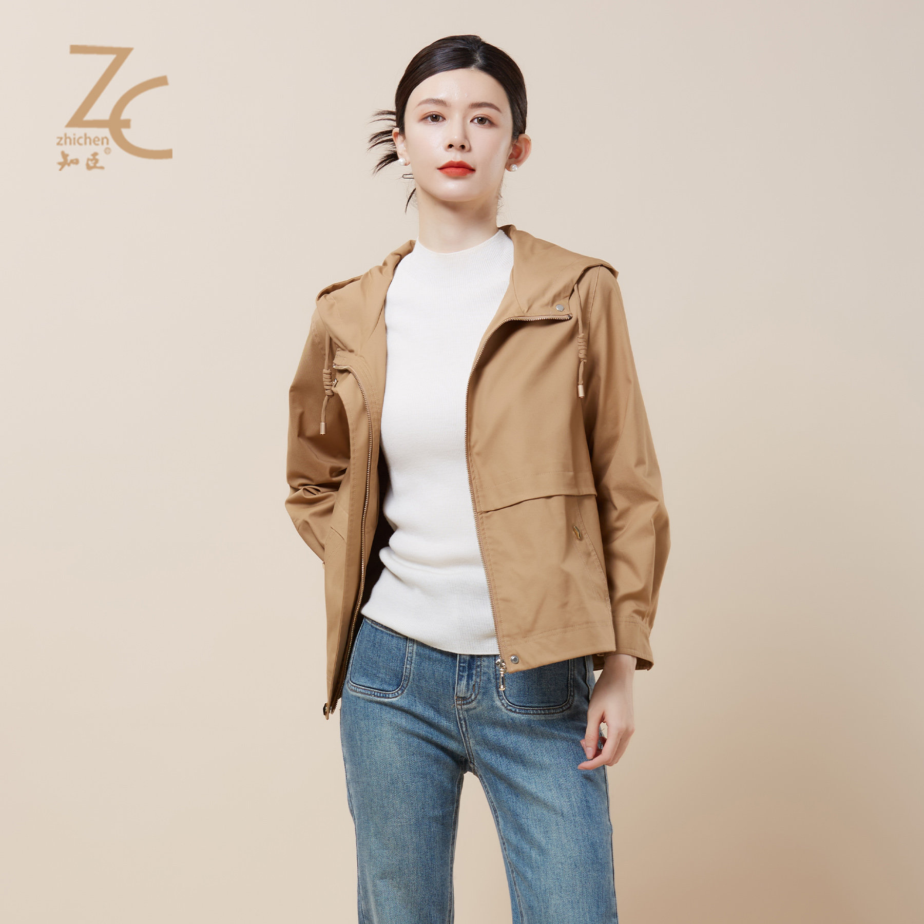 知臣秋季新品 休闲简约连帽短风衣女 15243389