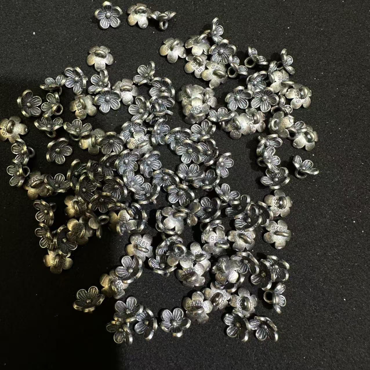 DIY精工三七老银做旧款梅花吊坠配件手工diy手链手串配饰饰品新款,饰品/流行首饰/时尚饰品新,银饰吊坠,淘宝优惠券,粉丝福利购,淘宝优惠卷