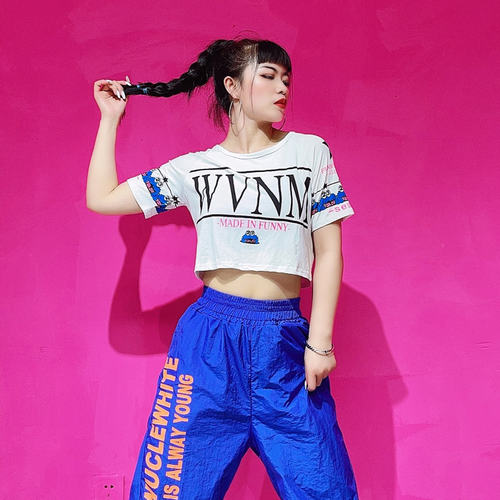 字母短款t恤女夏季短袖插肩jazz上衣爵士跳舞上衣露脐女团演出服 - 封面