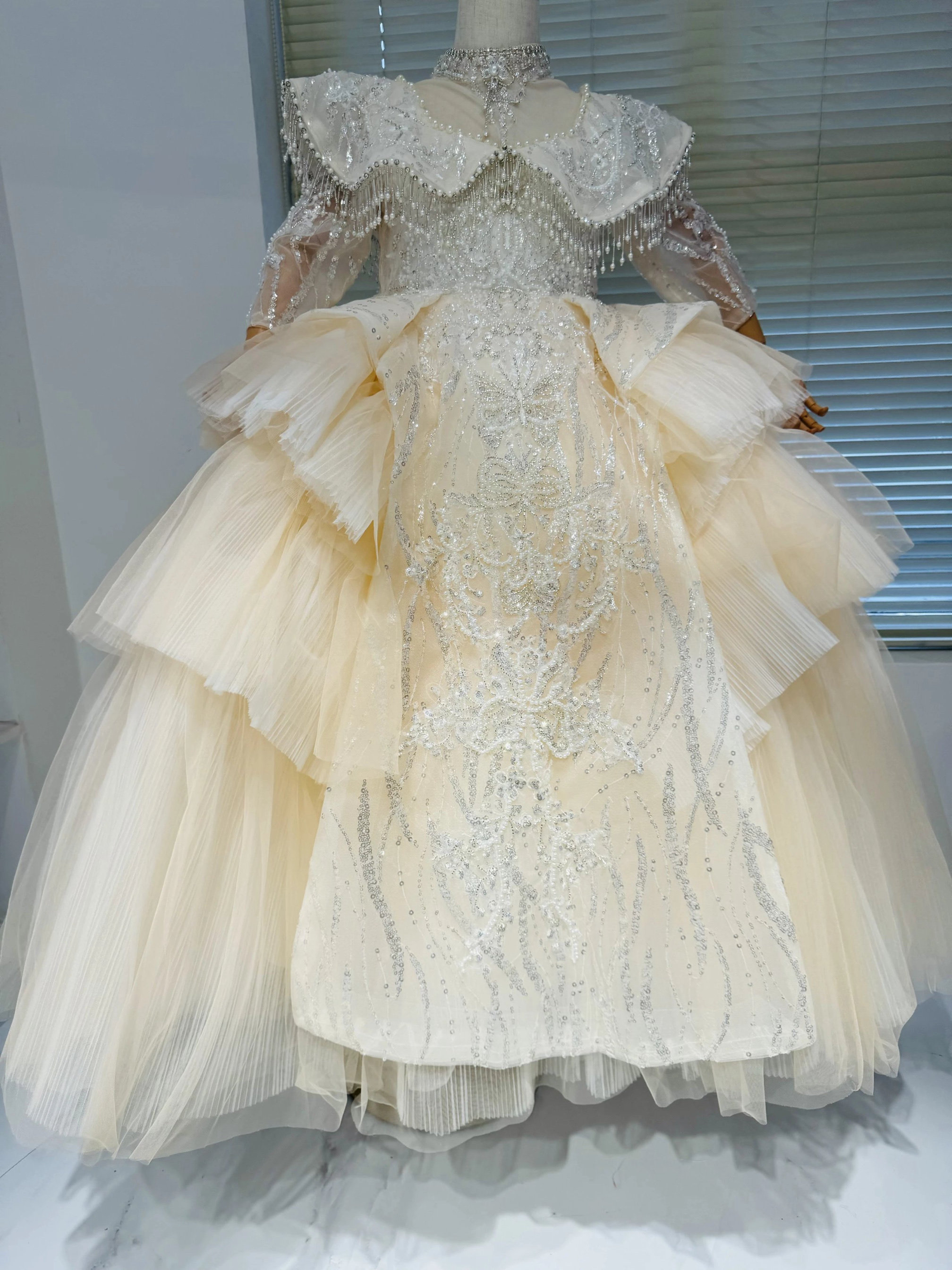 出租女童高端礼服儿童主持人小女孩生日洋气花童婚礼公主裙钢琴演