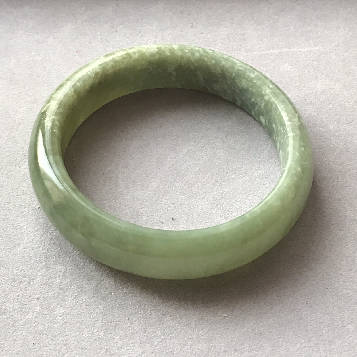 岫玉手镯/菠菜绿甲翠/翠绿色宽版厚壁/大圈口60