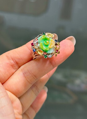 俏雕牡丹翡翠花戒 黄绿牡丹巧雕，花开富贵 双色银饰做旧花丝工艺