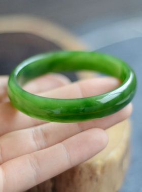 女款手镯扁条新疆和田玉