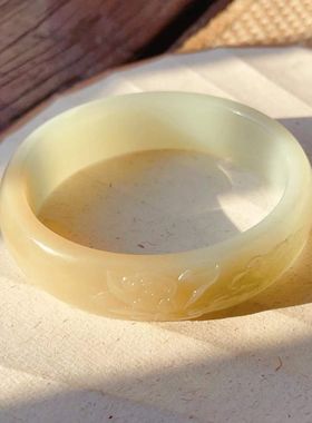 新疆和田玉手镯糖青白玉扁条雕花玉镯子高密度雕莲花女款平安镯58