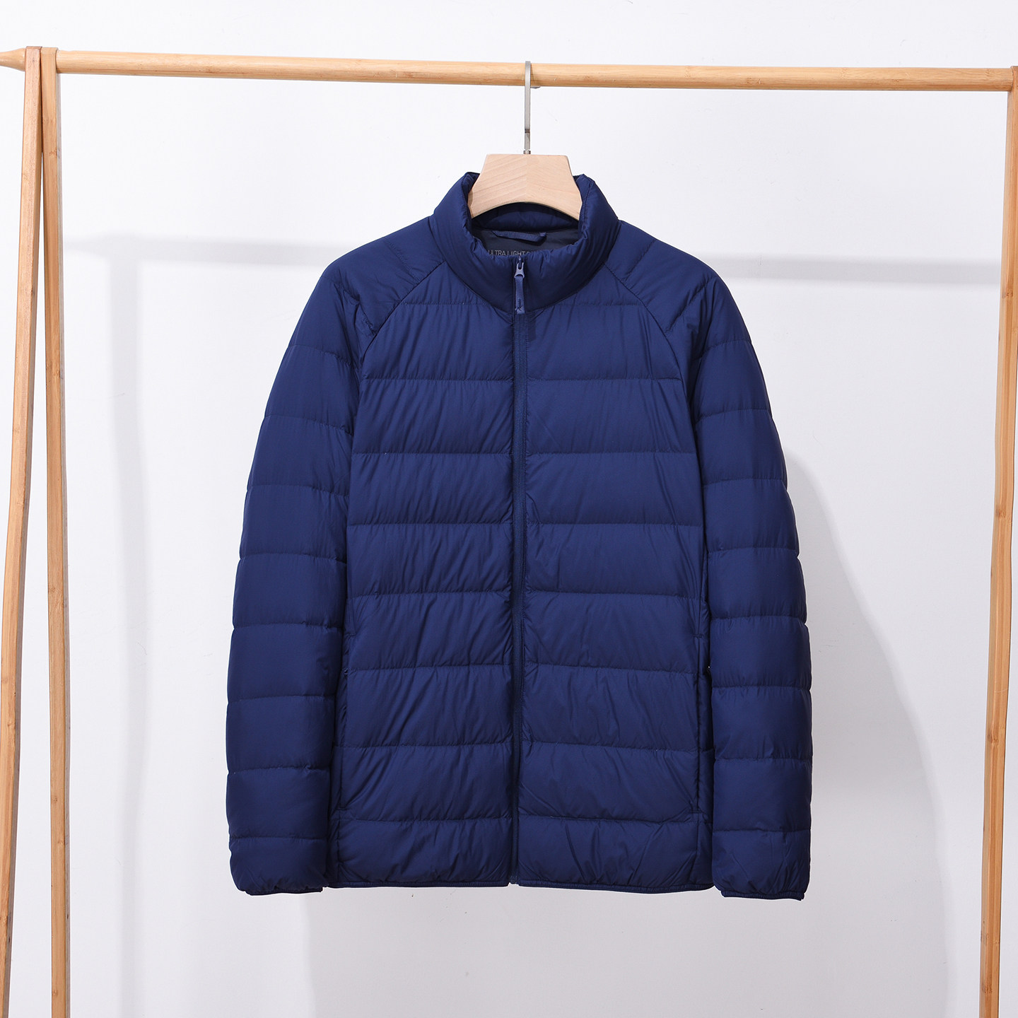 优秋冬款男士轻型薄羽绒服男短款无帽立领茄克上衣外套439589
