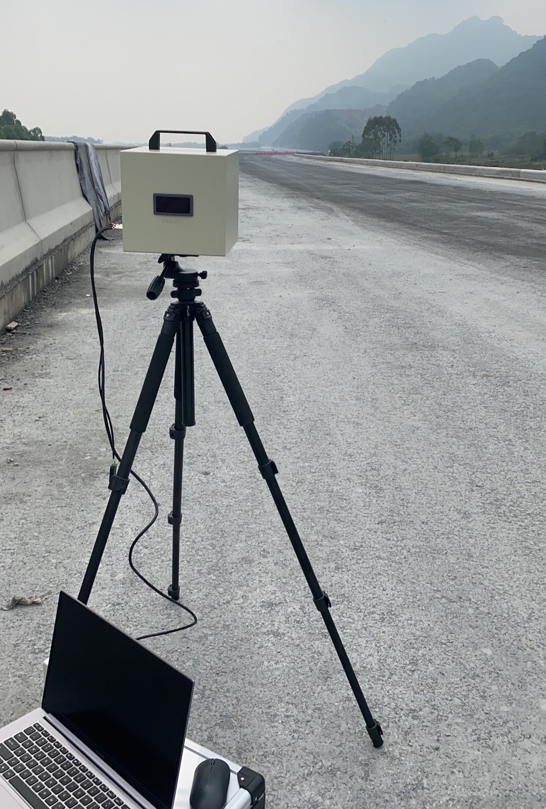 来涞EWIG移动便携式雷达测速仪 无线传输 流动测速抓拍 违章取证