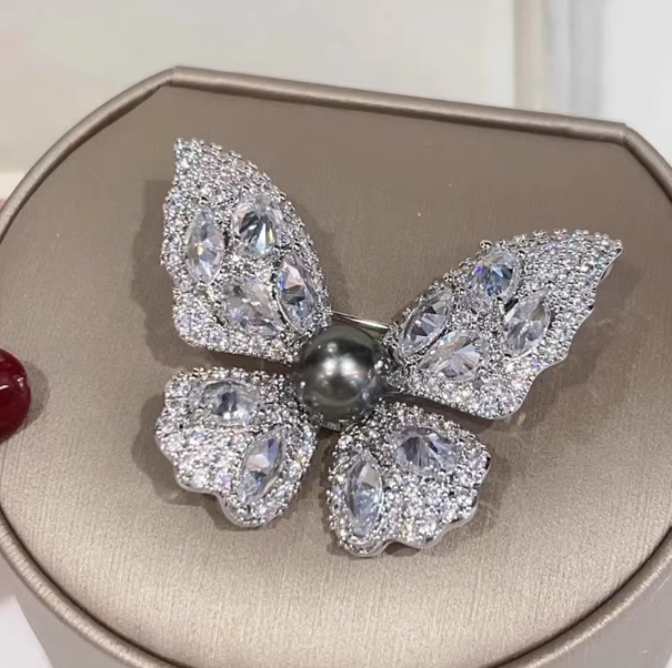蝴蝶珍珠胸针花正圆强光高档奢华水晶毛衣链配饰送礼,珠宝/钻石/翡翠,胸饰,淘宝优惠券,粉丝福利购,淘宝优惠卷