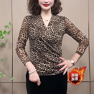 时髦交叉领豹纹长袖洋气女人味打底衫弹力网纱遮肉显瘦气质小衫女