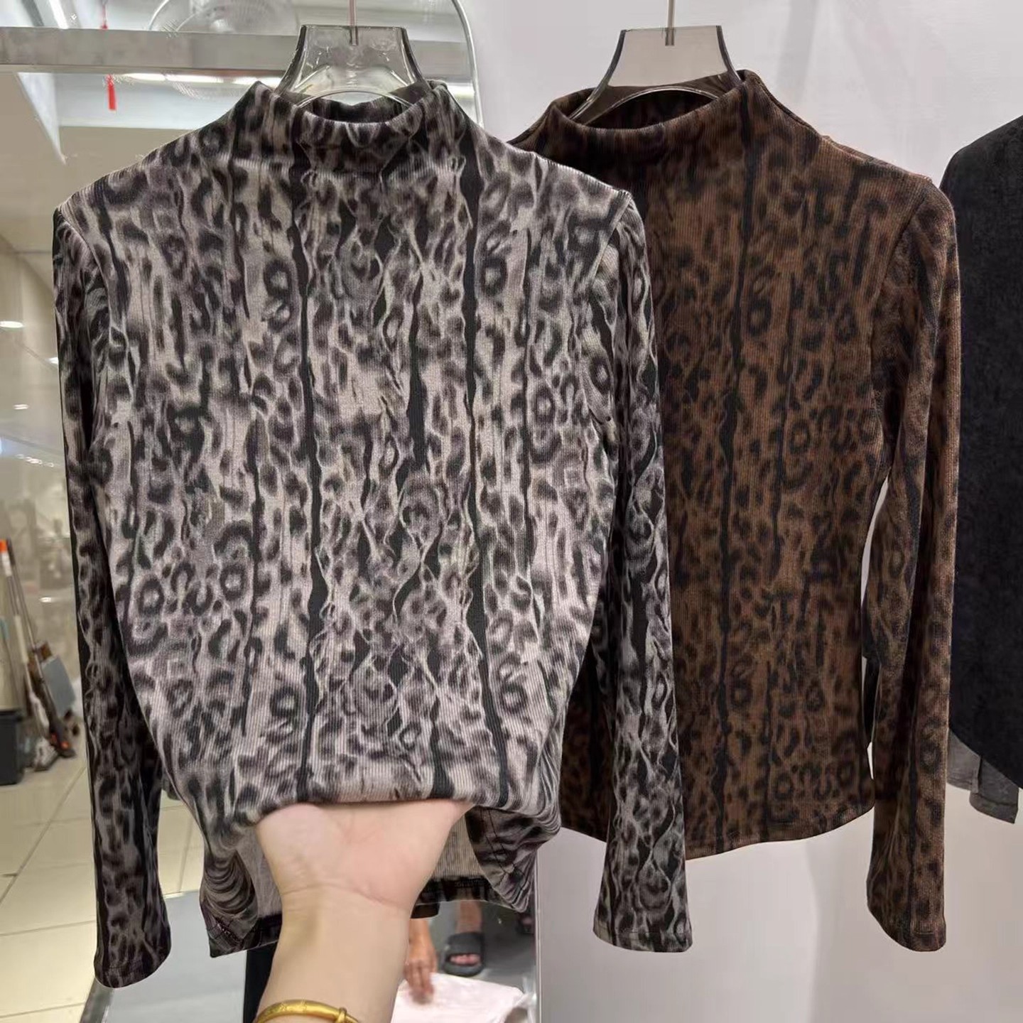 欧货豹纹半高领长袖T恤女秋季2025新款修身显瘦时尚打底衫上衣潮