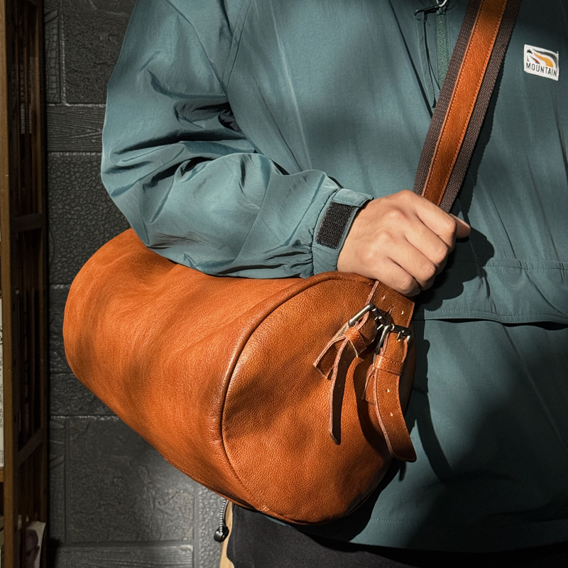 复古牛皮斜挎包男士休闲健身包潮