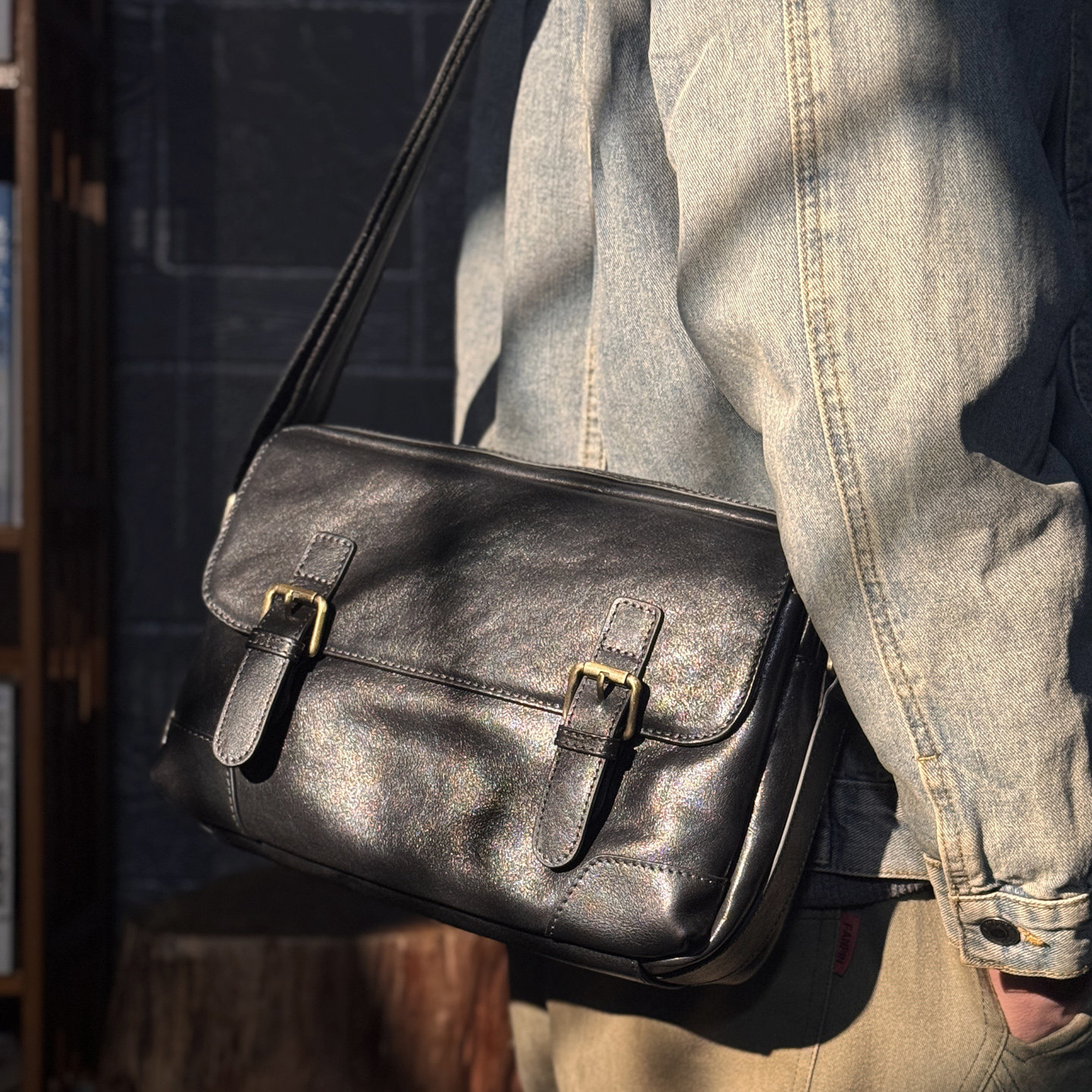 慢时光真皮斜挎包男休闲通勤黑色双扣带车缝线单肩包高级感邮差包,箱包皮具/热销女包/男包,男士包袋,淘宝优惠券,粉丝福利购,淘宝优惠卷