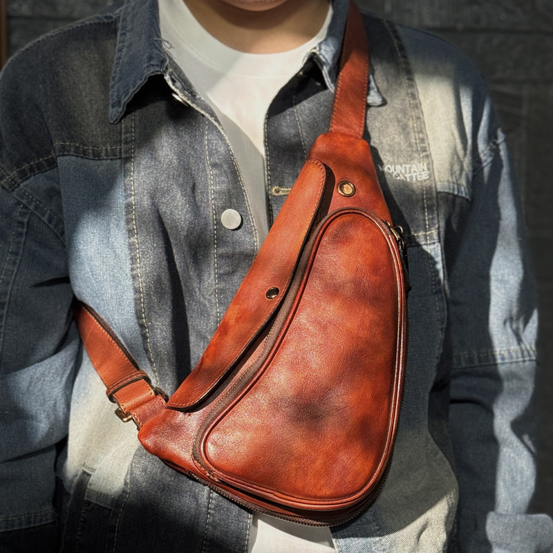 慢时光植鞣牛皮手工擦色男士胸包