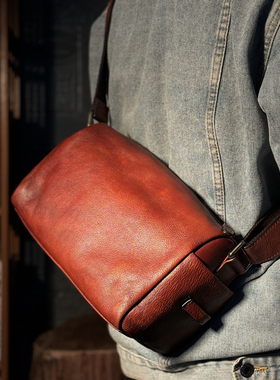 复古真皮男士包包单肩斜挎包休闲小背包植鞣牛皮手工擦色枕头包包