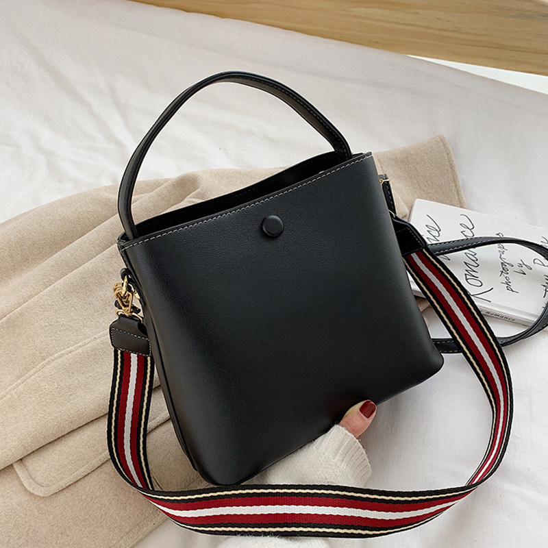 網紅手提水桶包包女包2019冬新款潮時尚百搭寬帶單肩斜挎包大容量在類目 箱包皮具/熱銷女包/男包, 女士包袋中 - 來自Buy2taobao.com提供專業的淘寶代購服務