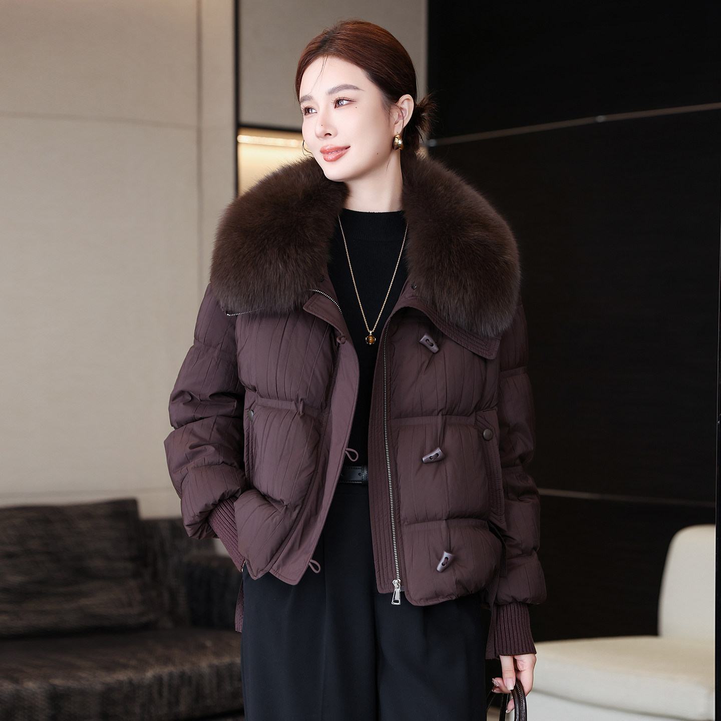 高端狐狸毛领短款羽绒服