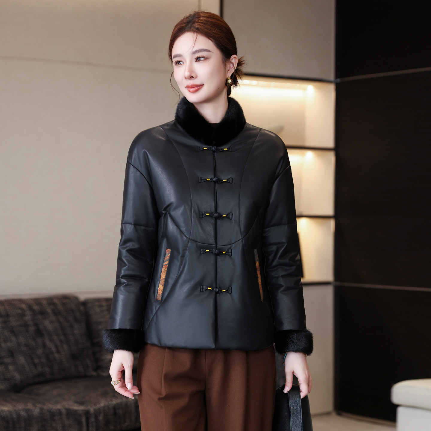 新中式真皮羽绒服皮衣女短款