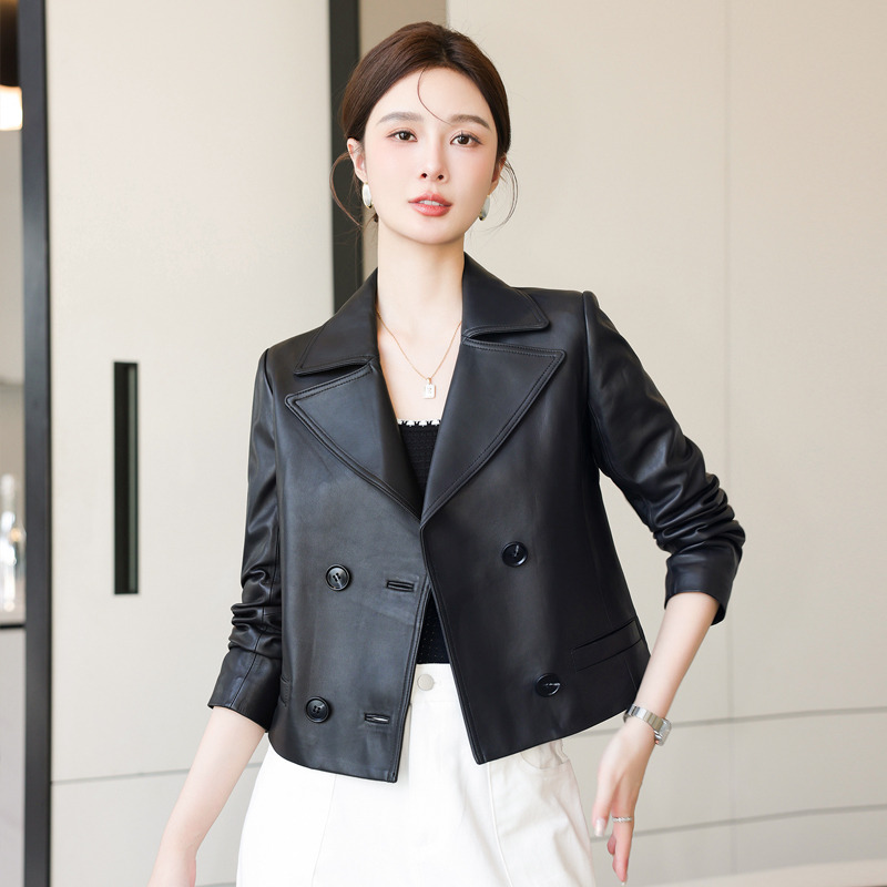 真皮皮衣女短款2024春秋季新款双排扣西装领海宁绵羊皮外套洋气