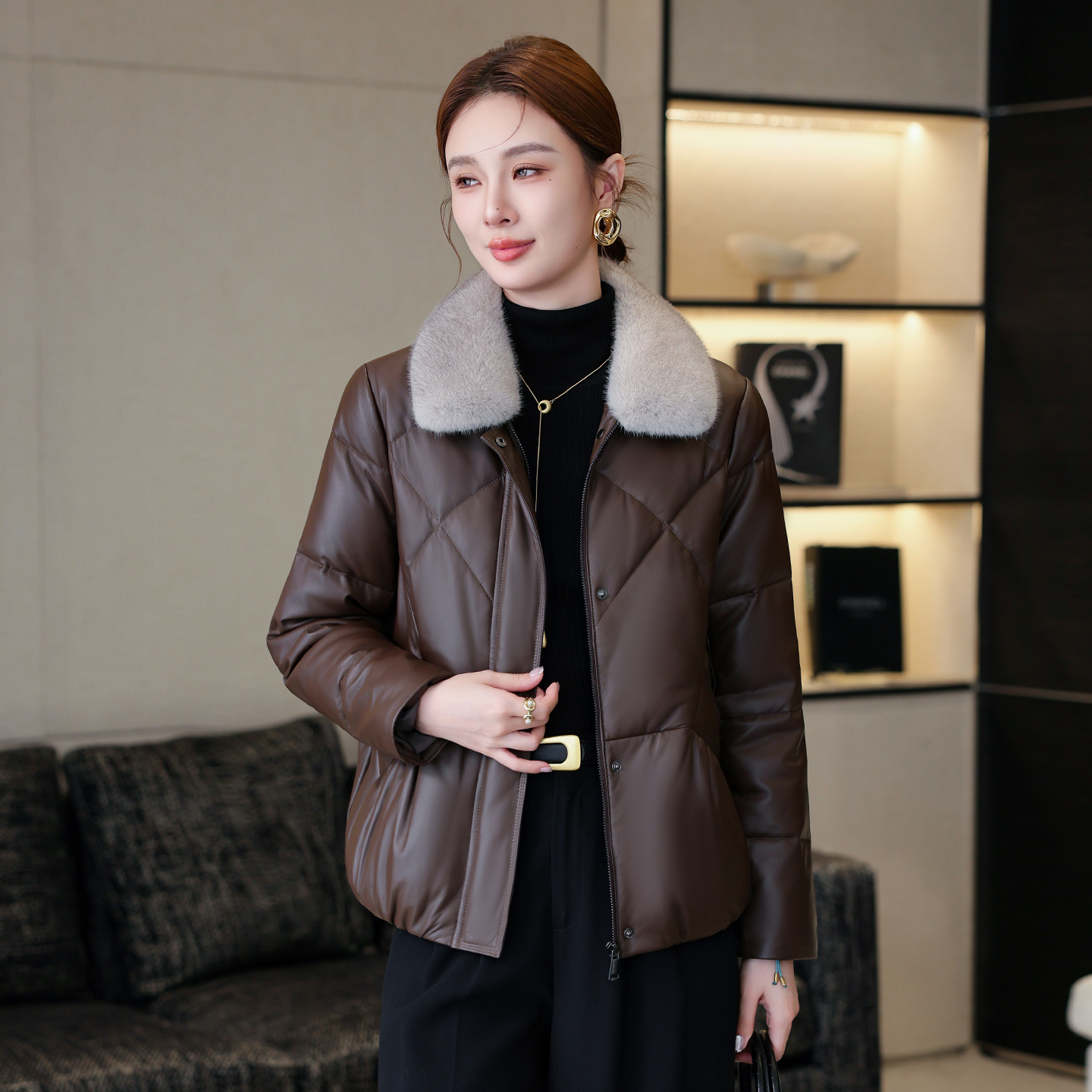 海宁皮衣女2025冬季新水貂毛领宽松百搭短款真皮羽绒服女夹克外套