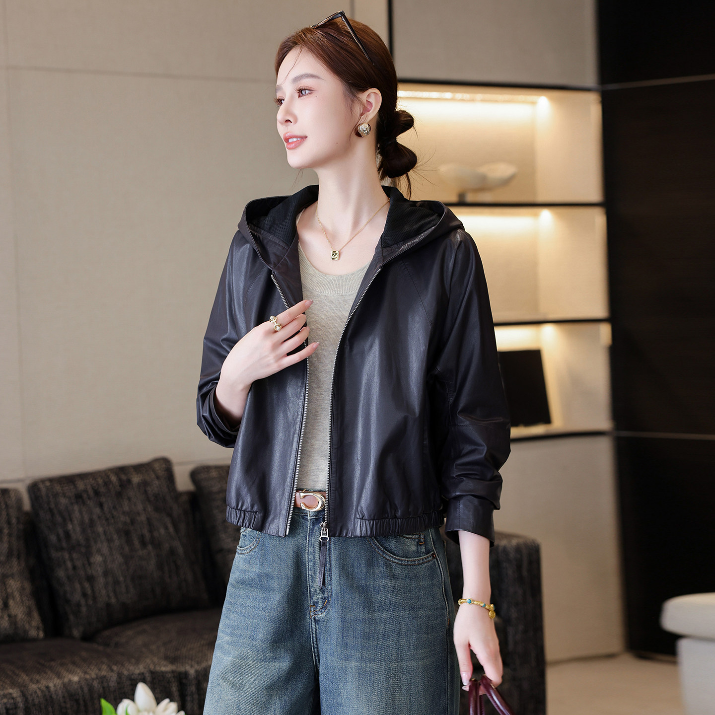 海宁真皮皮衣女短款2025新款春秋时尚休闲连帽高端绵羊皮夹克外套
