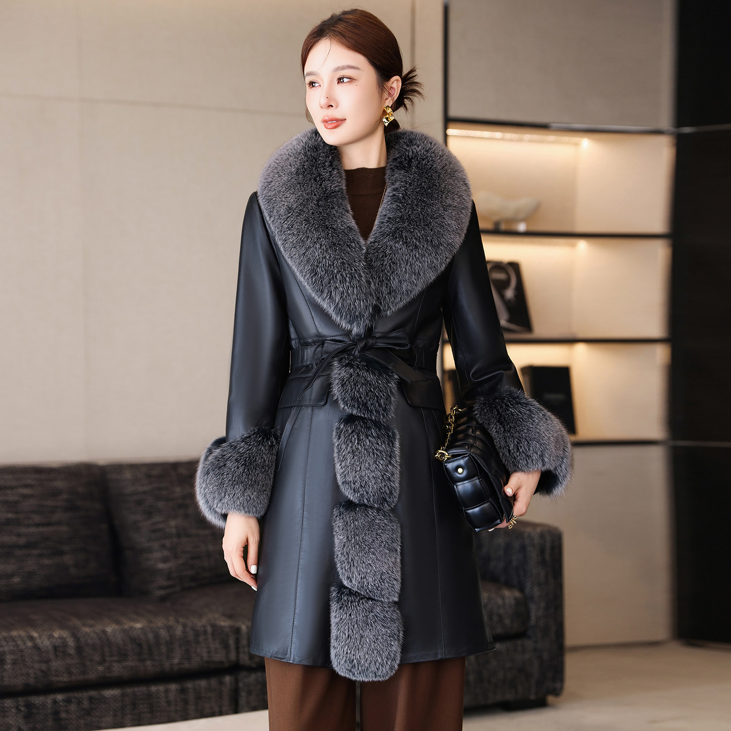 气质狐狸毛领真皮羽绒服皮衣女
