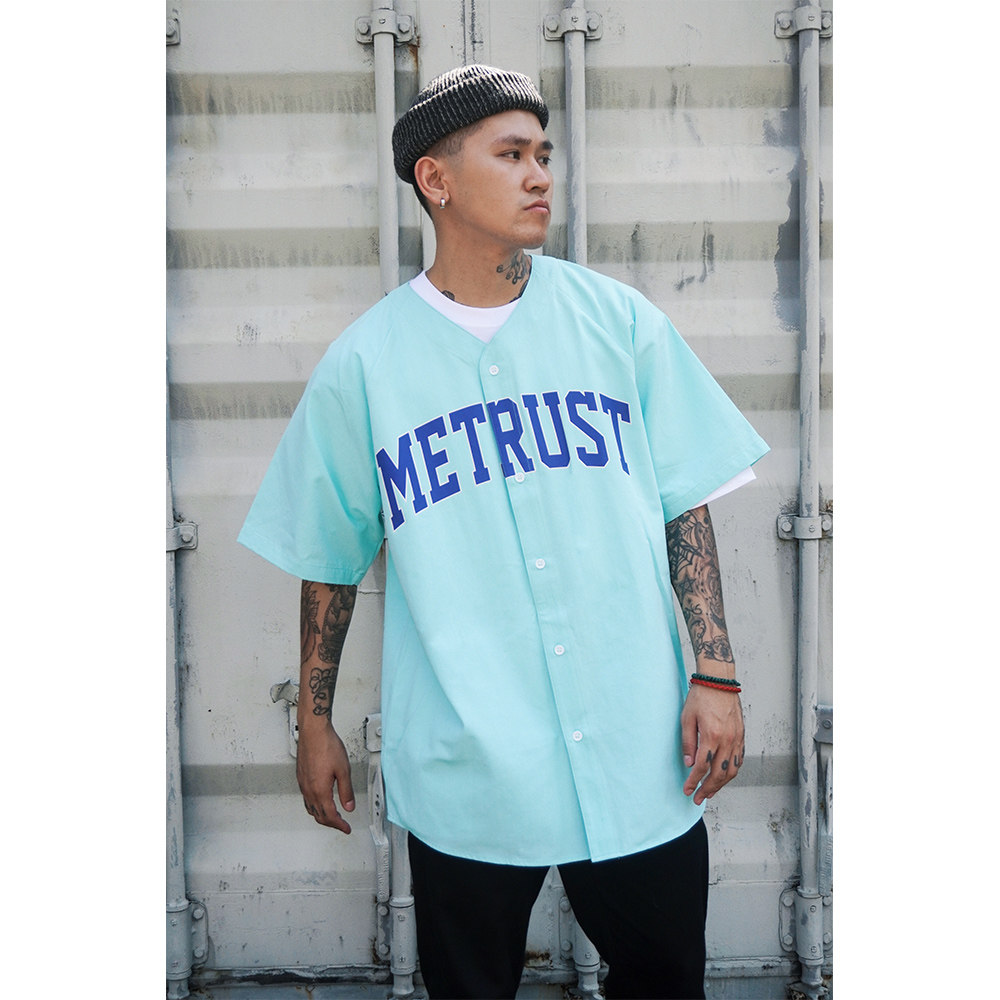 蜜丘琳METRUST LOGO 国潮滑板说唱街舞嘻哈BBOY宽松棒球衫短袖