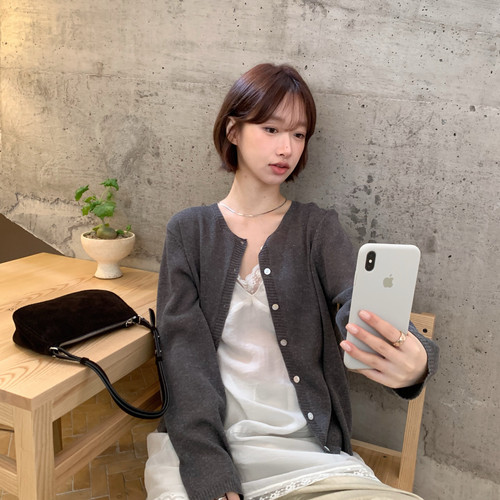 韩国低饱和秋季女圆领针织开衫