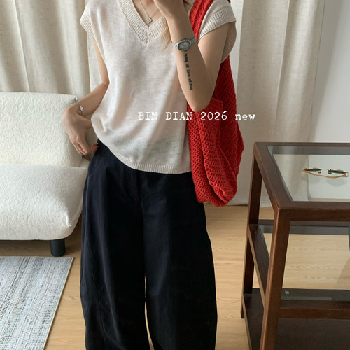 BD缤典V领夏季薄款针织背心