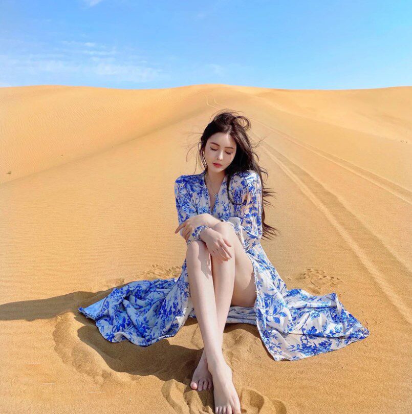 卢洁云性感v领气质收腰显瘦沙滩海边度假很仙的碎花长裙连衣裙子