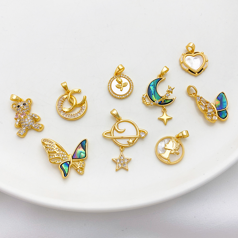 18K包金保色镶锆石贝壳蝴蝶吊坠