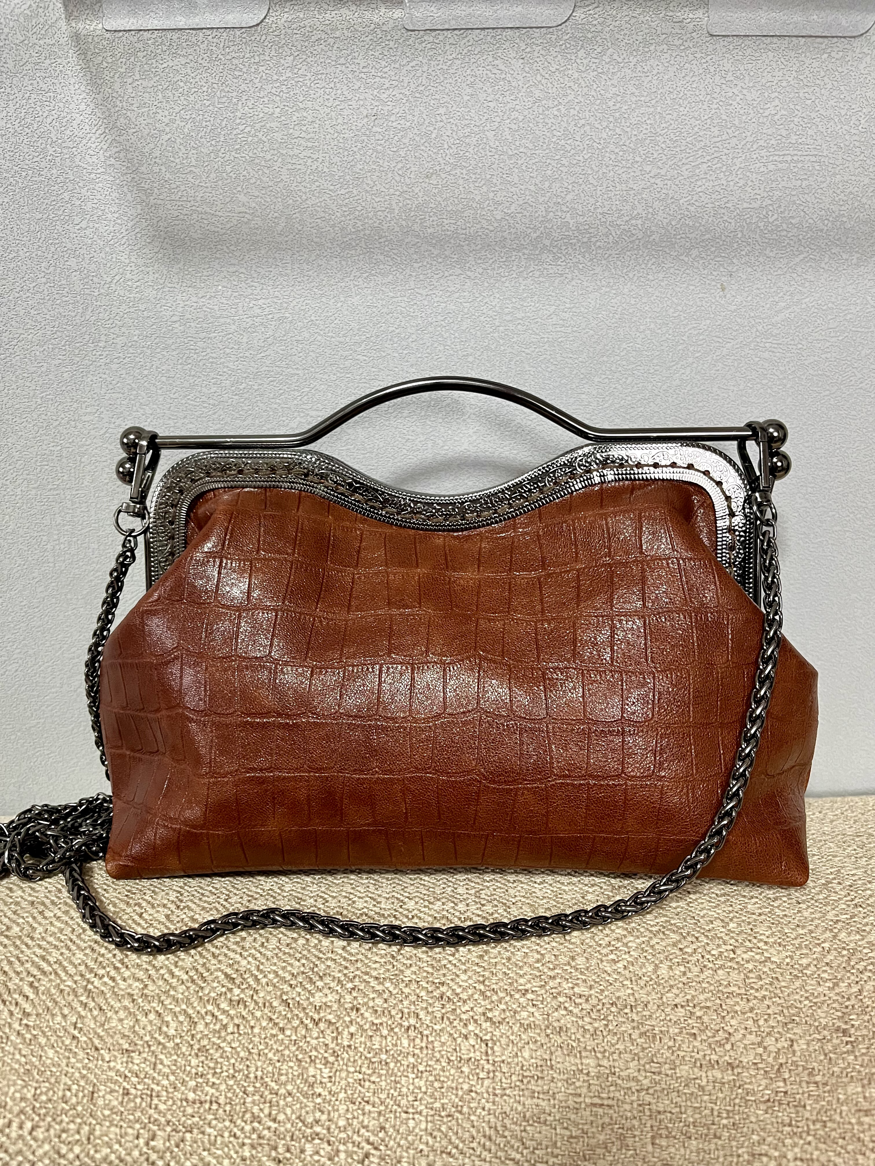 纯手工羊皮真皮新款复古时尚随性百搭女包斜挎口金晚宴手提包20cm