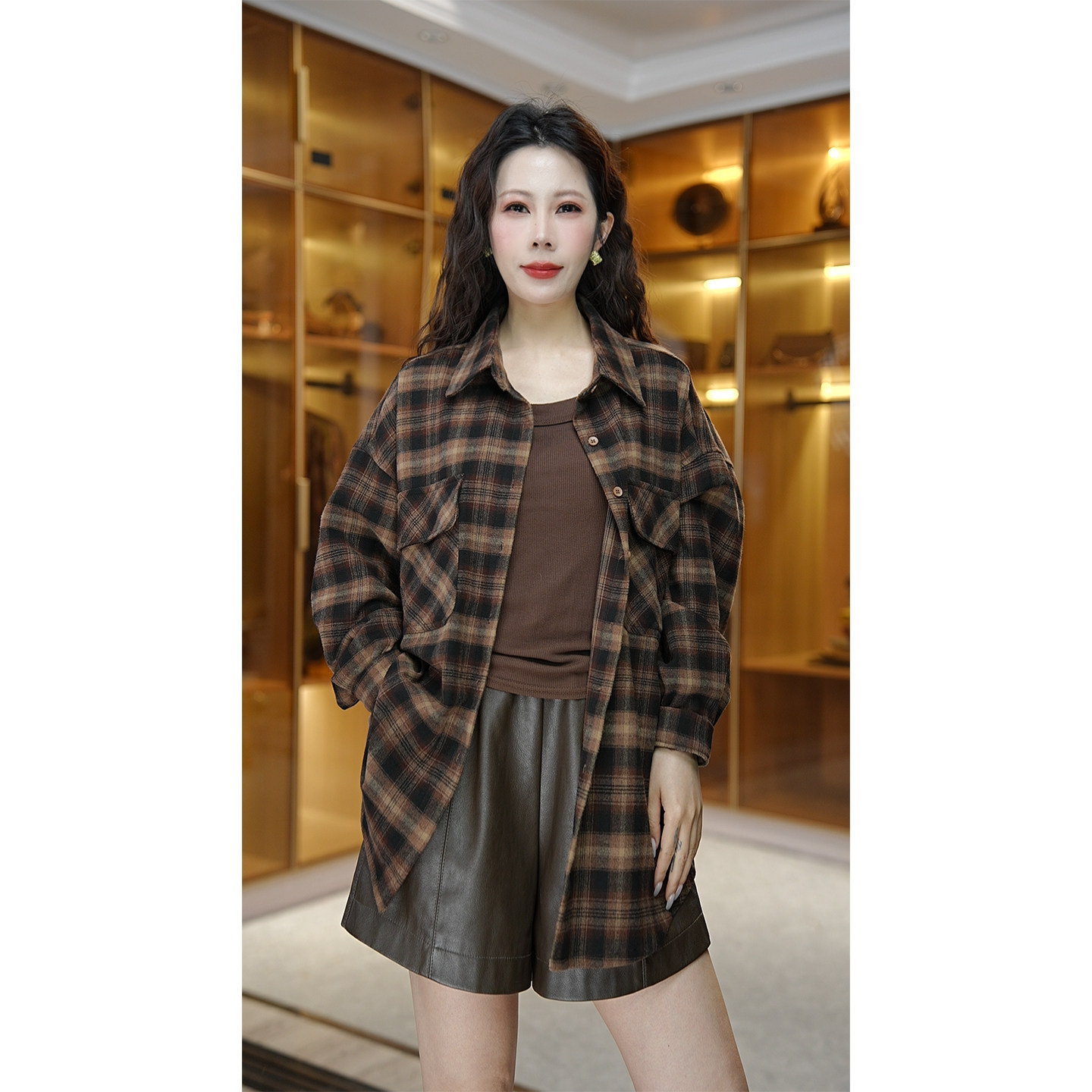 秋比 2026春季新款格子长袖秋季纽扣格纹衬衫磨毛单排多扣中长款