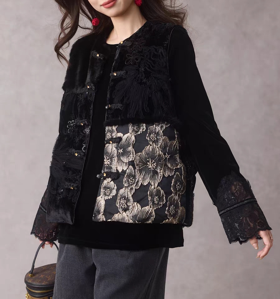 欧货高端国风羽绒保暖马夹女2025冬季新款时尚盘扣气质背心外套