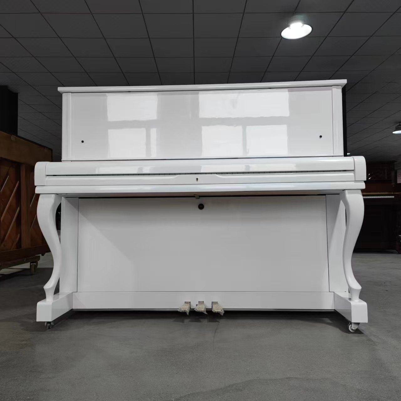 英昌U-121钢琴 英昌白色钢琴英昌钢琴 白色亮光 钢琴烤漆
